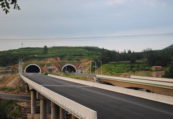 4、長春至深圳線（G25)青州至臨沭(魯蘇界)高速公路 穆陵關(guān)隧道